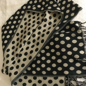 New. Polka dots scarf.REVERSIBLE